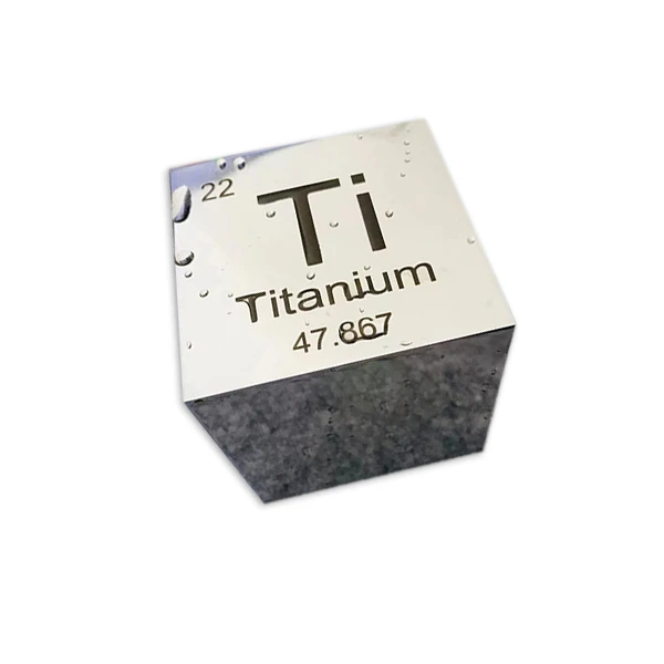 Cubo di titanio